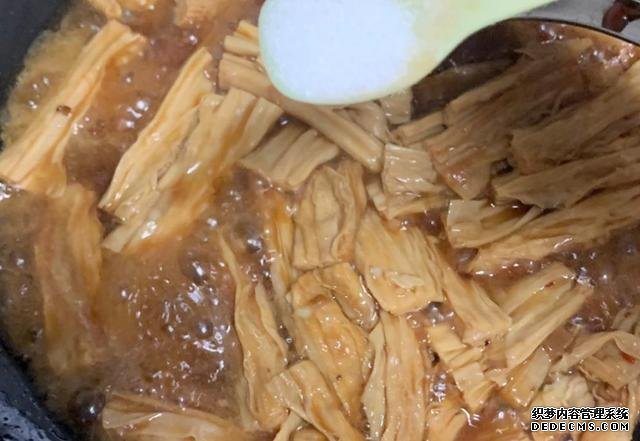 腐竹這么做，比肉還好吃，鮮香美味超下飯，必備家常菜