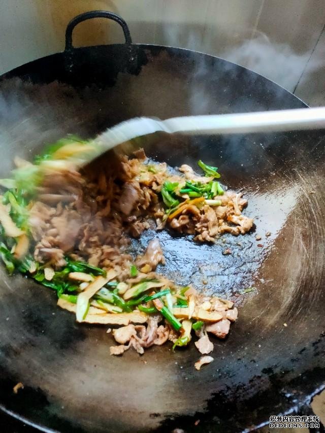 工地農(nóng)民工，必備的下飯菜，安逸