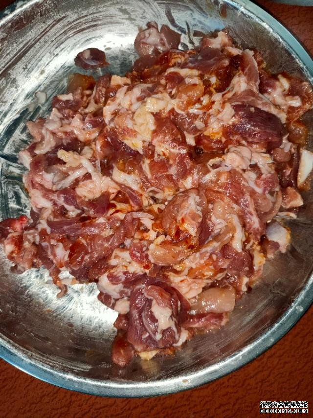 工地農(nóng)民工，必備的下飯菜，安逸