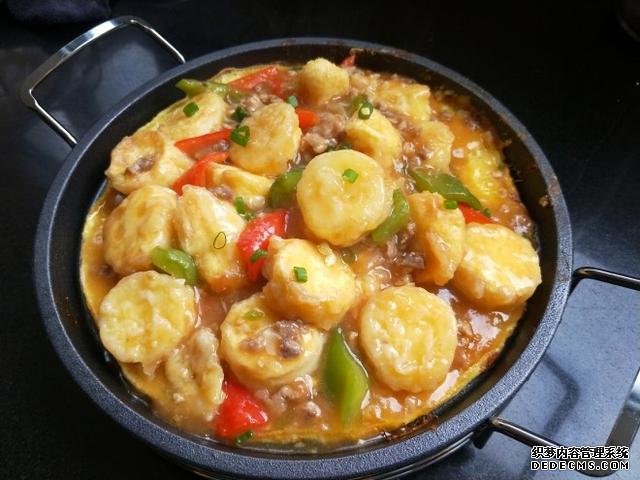 同學(xué)聚會點了9個菜，滿滿家鄉(xiāng)記憶，每道都搶手，女生也能吃3碗飯