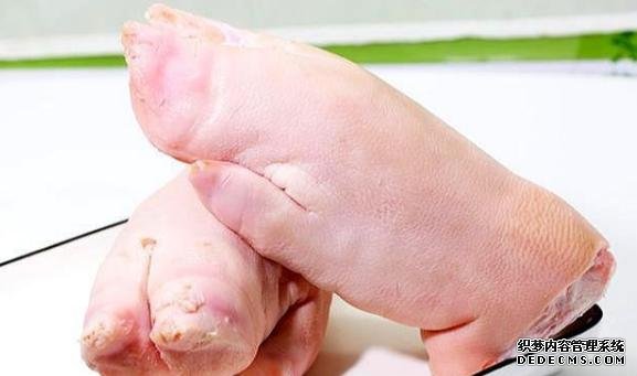 買豬蹄時，前腳和后腳口感差別大，方法教給你，可別買錯了