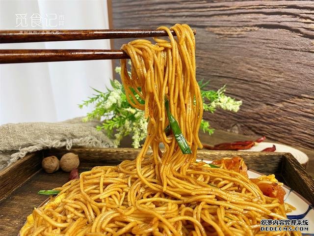 用掛面做炒面，不要煮過就炒，多加2步，不坨不粘鍋，根根分明