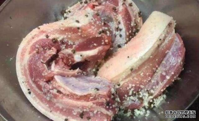 腌制臘肉除了放鹽，還要多加“2種調(diào)料”，這樣做出的臘肉更入味