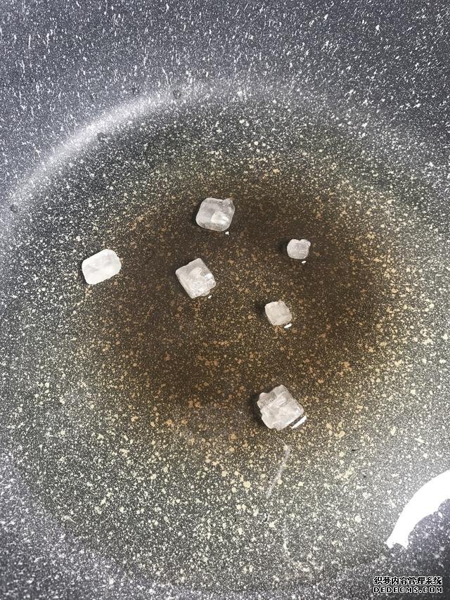 黃豆?fàn)F豬腳這樣做，豬腳不腥還軟綿，香糯又美味，一鍋都不夠吃