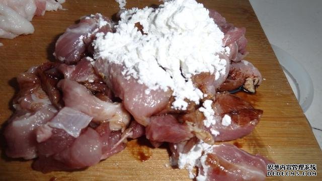 花菜燒肉做法，色香味俱全，能讓你多吃幾碗飯