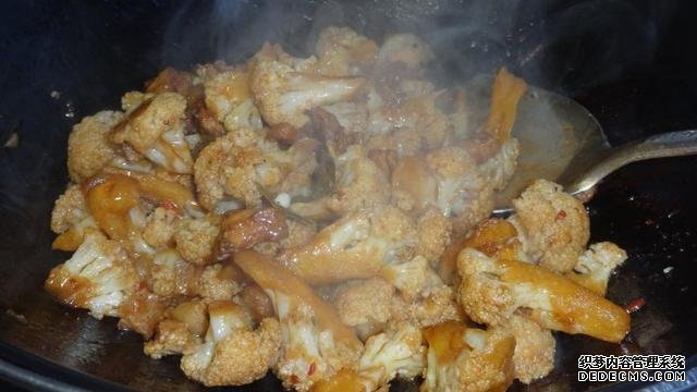 花菜燒肉做法，色香味俱全，能讓你多吃幾碗飯