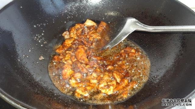 花菜燒肉做法，色香味俱全，能讓你多吃幾碗飯