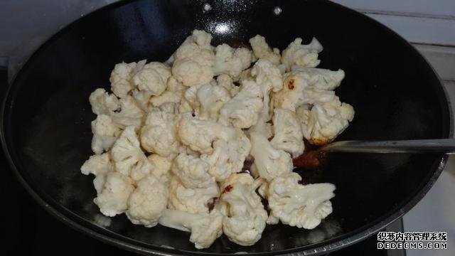 花菜燒肉做法，色香味俱全，能讓你多吃幾碗飯