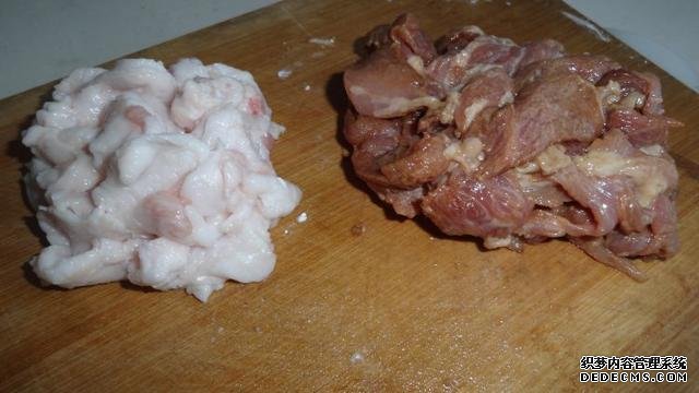 花菜燒肉做法，色香味俱全，能讓你多吃幾碗飯