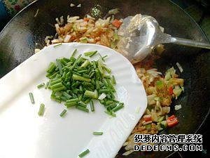雜蔬肉末炒粉絲最好吃的做法，脆爽Q彈不粘鍋，色香味俱全