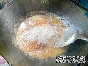 雜蔬肉末炒粉絲最好吃的做法，脆爽Q彈不粘鍋，色香味俱全