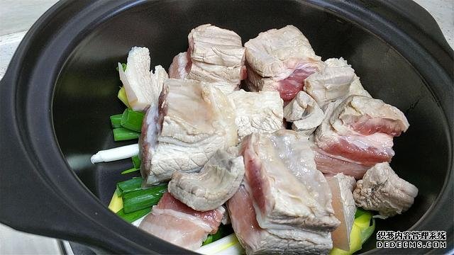 學(xué)會這樣做梨子燉肉，真是太香了，美味解饞超好吃，上桌就掃光