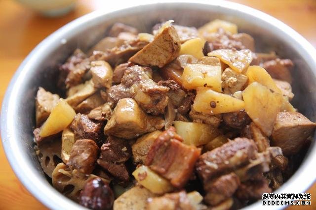 學(xué)會這樣做梨子燉肉，真是太香了，美味解饞超好吃，上桌就掃光