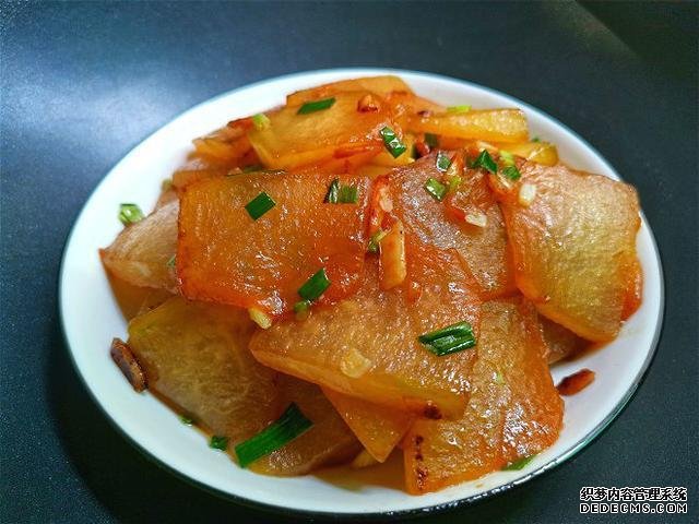 美食推薦：干鍋茄子帶魚，茄餅蒸肉，蔥油雞腿，紅燒冬瓜片