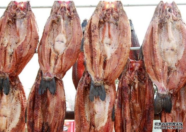 鯽魚(yú)我只服這樣做，稍微腌制風(fēng)干，做好一次可以吃上半年