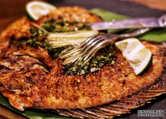 鯽魚(yú)我只服這樣做，稍微腌制風(fēng)干，做好一次可以吃上半年