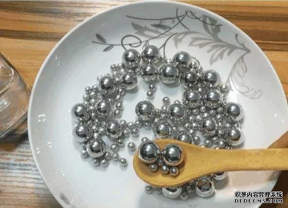 假如世上只剩下這幾種難吃的童年零食，你會選哪個(gè)吃？