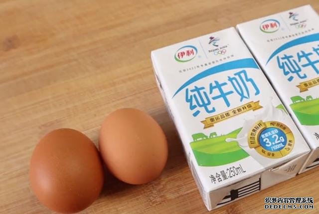 2盒牛奶，2個(gè)雞蛋，你想不到的做法，香酥鮮嫩，比炸香蕉還好吃