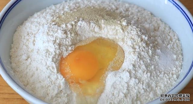 油條不要加泡打粉了，教你健康做法，個(gè)個(gè)空心蓬松，比買(mǎi)的還好吃
