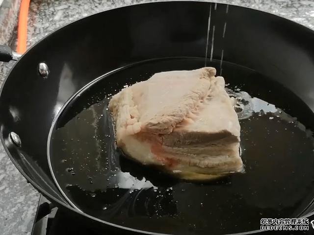五花肉別只會(huì)紅燒了，教你一個(gè)新做法，軟爛入味特解饞，太好吃了