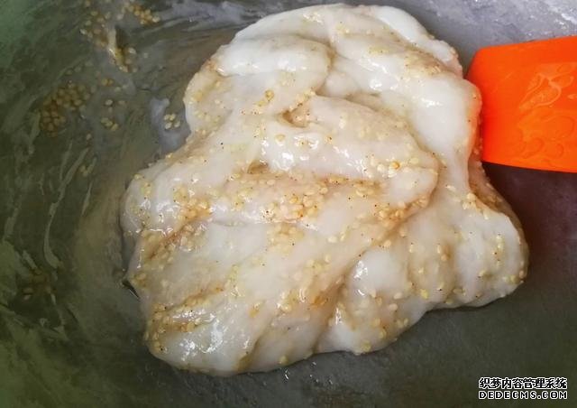 一碗面粉，一把芝麻，老婆餅在家做，不出門也能吃到，酥到掉渣