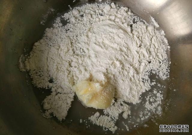 一碗面粉，一把芝麻，老婆餅在家做，不出門也能吃到，酥到掉渣