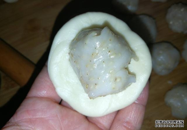 一碗面粉，一把芝麻，老婆餅在家做，不出門也能吃到，酥到掉渣