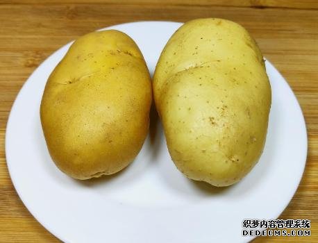 家庭炸薯片，成本不到2塊錢，金黃酥脆好吃還衛(wèi)生，學(xué)會(huì)不用買了