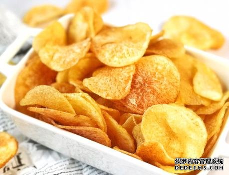 家庭炸薯片，成本不到2塊錢，金黃酥脆好吃還衛(wèi)生，學(xué)會(huì)不用買了