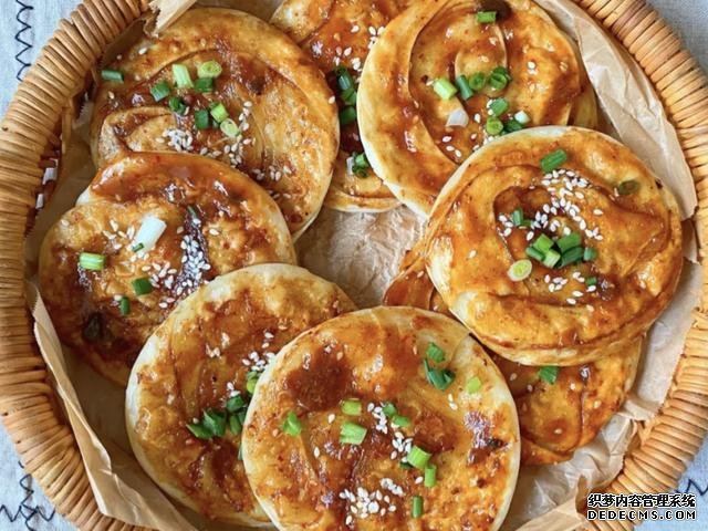 剩下的餃子皮不要扔，做成醬香濃郁的醬香餅，不用和面一次就成功