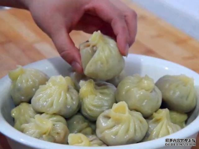 教你做個(gè)懶人小籠包，面都不用揉，個(gè)個(gè)皮薄餡大，一口咬下去爆汁