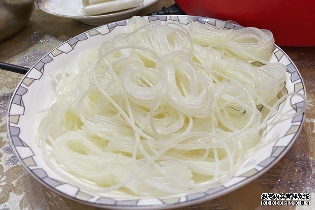 假期快結(jié)束，家里食材剩太少，湊齊食材，也要做頓簡(jiǎn)單“大餐”
