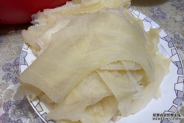 假期快結(jié)束，家里食材剩太少，湊齊食材，也要做頓簡(jiǎn)單“大餐”
