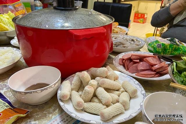 假期快結(jié)束，家里食材剩太少，湊齊食材，也要做頓簡(jiǎn)單“大餐”