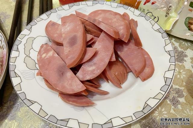 假期快結(jié)束，家里食材剩太少，湊齊食材，也要做頓簡(jiǎn)單“大餐”