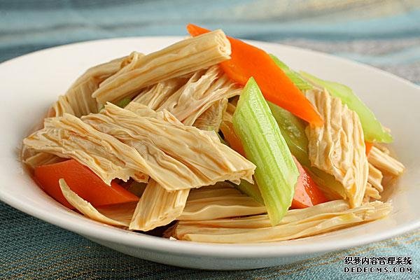 15道葷菜熱菜做法，10道涼菜下酒菜做法，簡單易做，待客備用