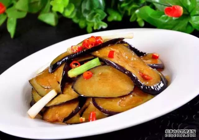 15道葷菜熱菜做法，10道涼菜下酒菜做法，簡單易做，待客備用