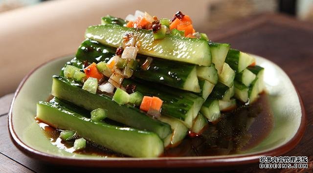 15道葷菜熱菜做法，10道涼菜下酒菜做法，簡單易做，待客備用