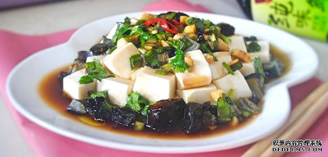 15道葷菜熱菜做法，10道涼菜下酒菜做法，簡單易做，待客備用