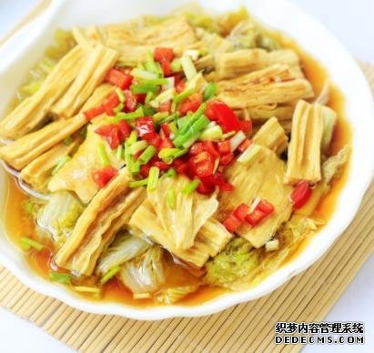 美食推薦：娃娃菜腐竹、咸蛋黃茶樹菇、薄荷羊肉、五香雞爪的做法