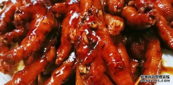美食推薦：娃娃菜腐竹、咸蛋黃茶樹菇、薄荷羊肉、五香雞爪的做法