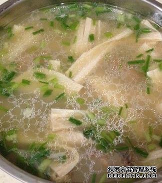 美食推薦：蒜香瓜藤、醬油炒木耳、菠菜炒肥牛、腐竹排骨湯的做法
