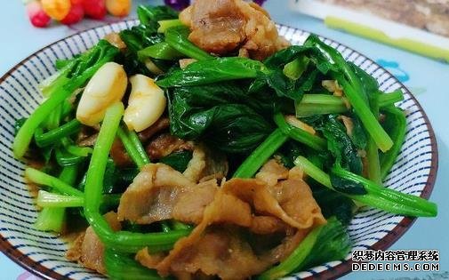 美食推薦：蒜香瓜藤、醬油炒木耳、菠菜炒肥牛、腐竹排骨湯的做法