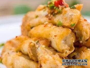 椒鹽九肚魚，虎皮青椒，秘制湘鍋雞這幾道家常菜的做法