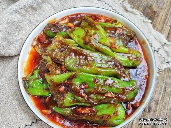 椒鹽九肚魚，虎皮青椒，秘制湘鍋雞這幾道家常菜的做法