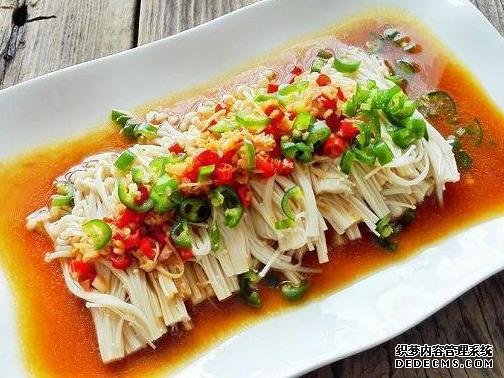 香菜爆豬肝，剁椒梅鱭魚干，蕃茄魚片這幾道家常菜的做法
