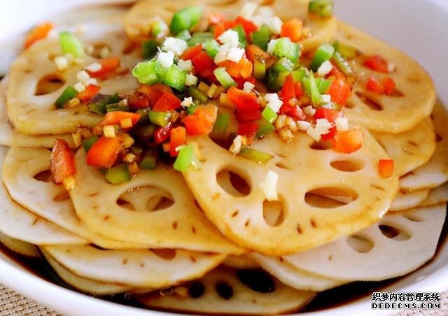 涼拌藕片好吃的正確做法，飯店大廚都在用，脆嫩可口，清爽解膩