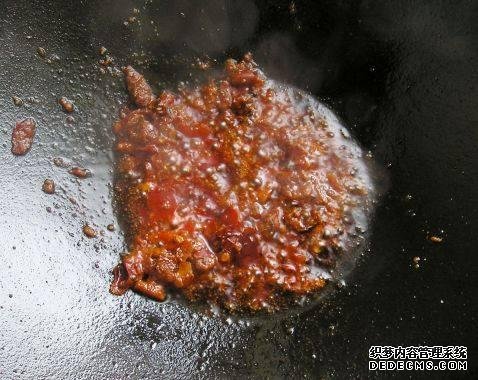 家庭版自制水煮肉，肉嫩軟滑，麻辣鮮香，每次做都不夠吃