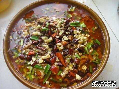家庭版自制水煮肉，肉嫩軟滑，麻辣鮮香，每次做都不夠吃