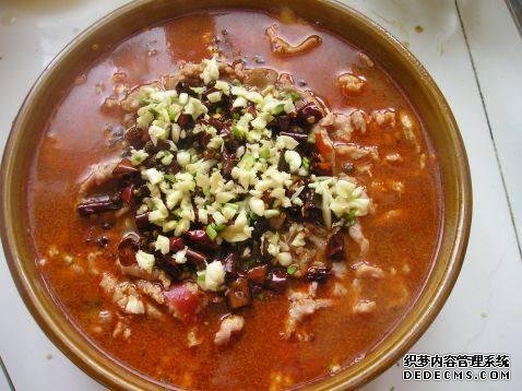 家庭版自制水煮肉，肉嫩軟滑，麻辣鮮香，每次做都不夠吃